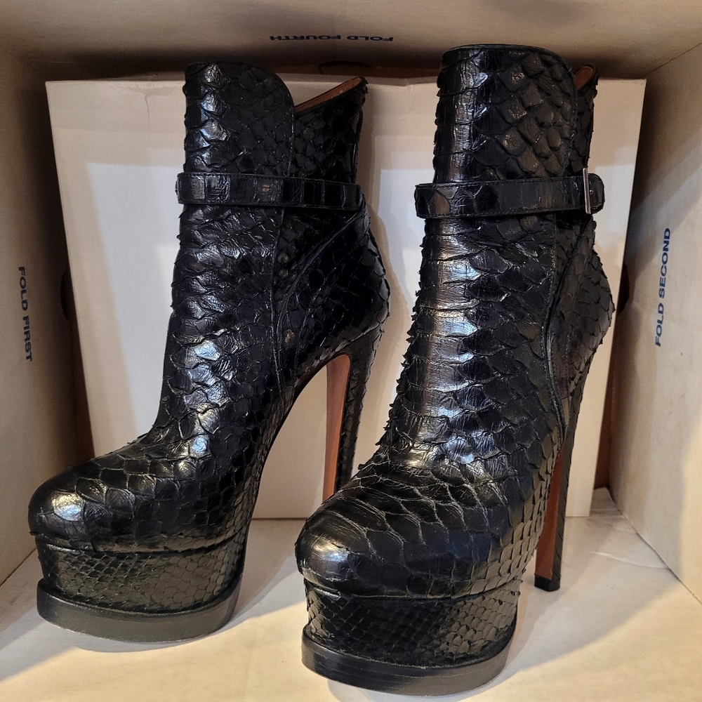 ALAÏA Designer Platform booties